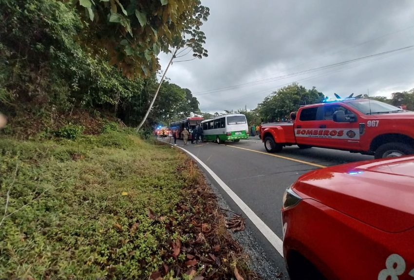 Reportan accidente de tránsito entre buses de Bocas del Toro Día a Día